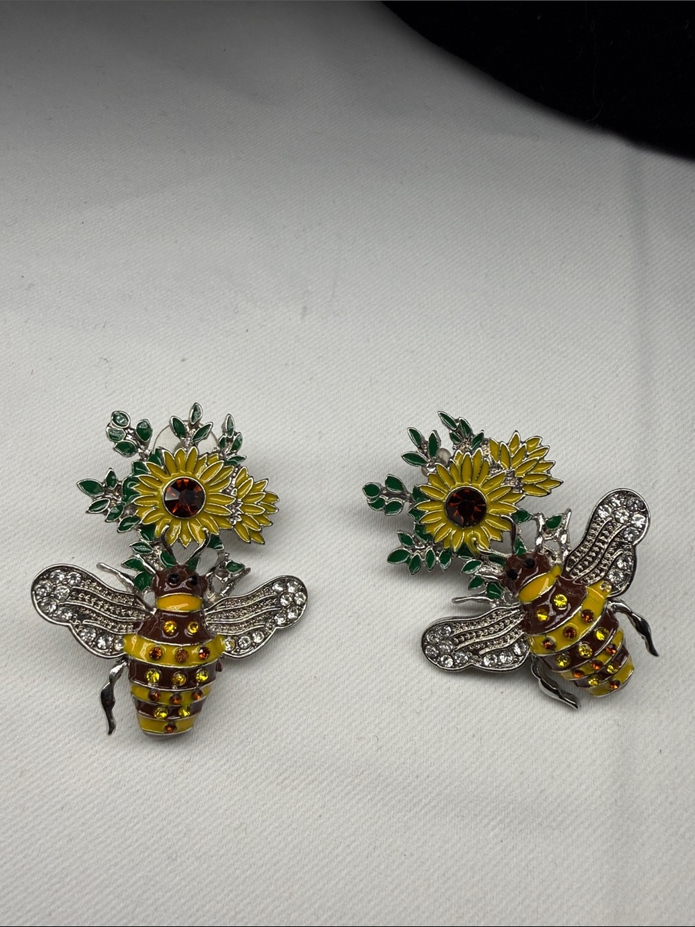 Sassy Jones Broach Necklace & Earrings - Picture 9 of 9